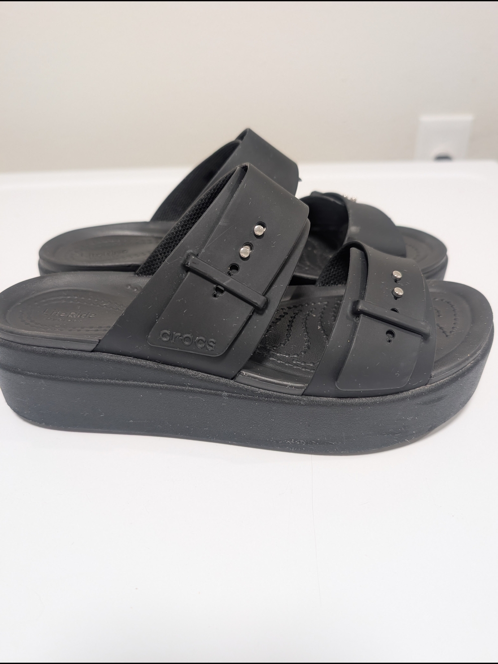 Crocs Brooklyn Platform Slides - Picture 2 of 6